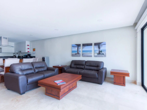 NEW El Tigre Resort-style Stay