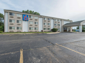 Motel 6 Lawrence, KS