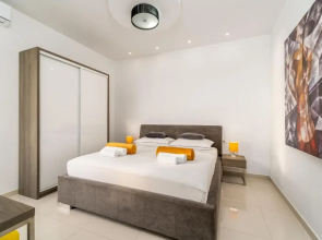 NEW! Villa Lea 5-bedroom villa with private pool and amazing views of city and sea