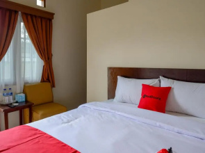 RedDoorz near Stadion 45 Karanganyar