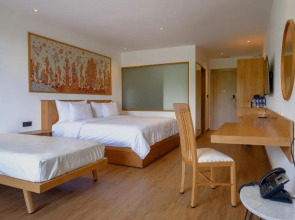 Giriwood Hotel & Villa