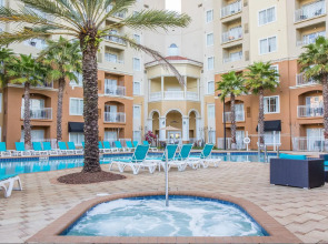 The Point Hotel & Suites