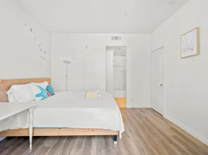 Private Entry Cozy Suite w Patio Bath Kitchenette
