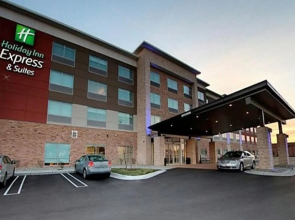 Holiday Inn Express & Suites Detroit North - Roseville by IHG