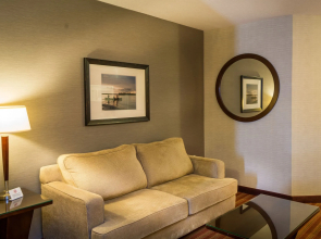 Devonian Hotel & Suites