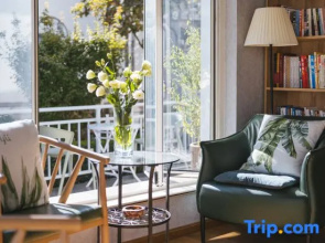 Dali Xiabing Xinju Villa Designer Homestay (Dali High-speed Rail Station Erhai Branch)