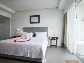 Sugar Palm Grand Hillside