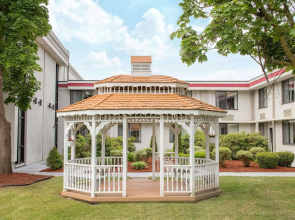 HomeTowne Studios by Red Roof Painted Post