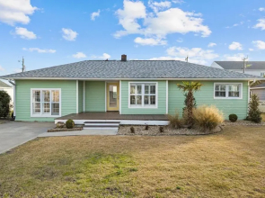 Salt Life 3 Bedroom Home by RedAwning