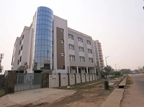 Hotel The Leaf by OYO