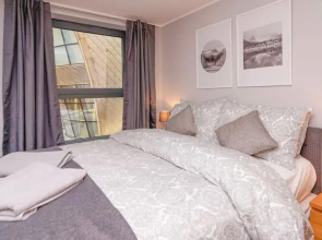 Leeds City Centre Apartment with River View