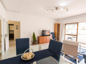 Metro Lapa House with sunny balcony and A/C