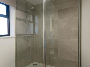 Cosy Modern 2 Bedroom Town Centre Duplex Apartment with Terrace