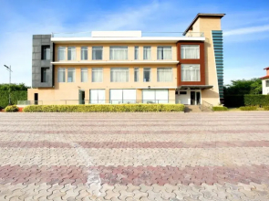 Hotel Lrc By OYO Rooms