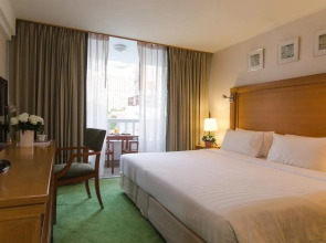 At Ease Saladaeng by AETAS