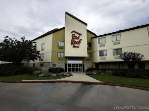 Red Roof Inn PLUS+ Houston - Energy Corridor
