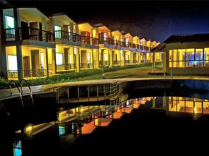 Corbett Rattan Elwood Resort