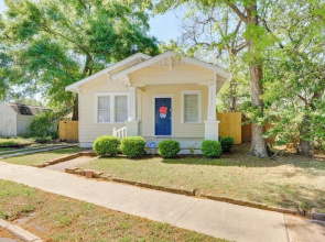 Lovely Mobile Home w/ Smart TV: 2 Mi to Downtown!