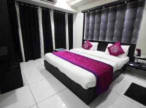 OYO 1319 Hotel Paramount Inn