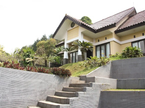 Aldeoz Ciater Cikole Villa Subang