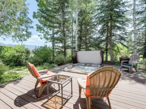 Snowmass Home w/ Hot Tub, Fireplace, & Mtn Views!