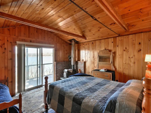 Bayfront Hancock Cottage w/ Beach Access & Views!