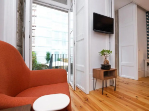 Low Cost Parking - Private Garden - Almada 392