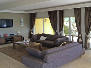 Opulent Villa in Le muy with Swimming Pool