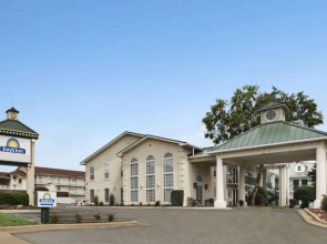Days Inn By Wyndham Branson Near Theatre District
