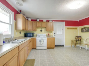 Walk to Nauvoo Temple: Remodeled Family Apartment