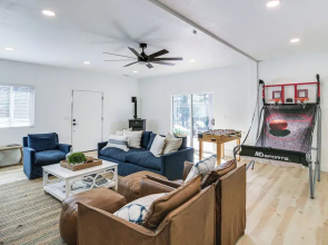 Westwood Cabin: Lake Almanor Across the Street!