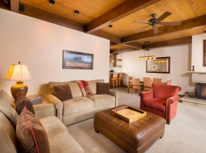 Luxury 2 Bedroom Downtown Aspen Vacation Rental With Access to a Heated Pool, Hot Tubs, Game Room and Spa