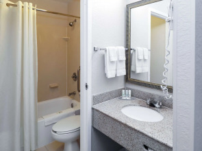 Quality Inn Miami Airport - Doral