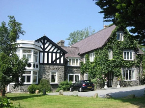 Gwern Borter Manor