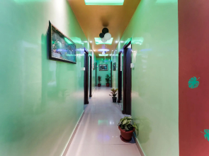OYO 60800 Hotel Landlord