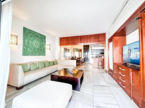 AT 2233 Amazing with Enormous Terrace & PrivatePool