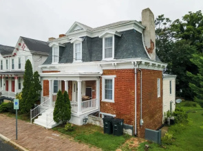 Central 4BR Historic Gem Near Colleges