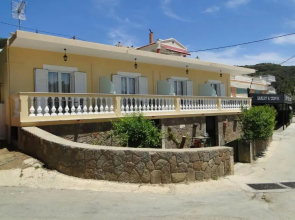 Chrysanthe's Apartments No4