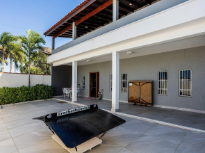 Casa com piscina e churrasqueira perto da praia