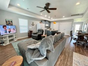 Mimosa Manor 3 Bedroom Home by Redawning