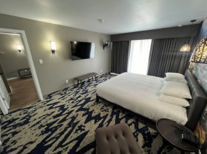 Lighthouse Inn & Suites