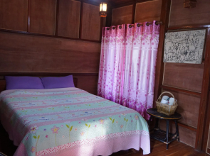 Settee Homestay