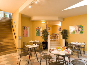 Libertel Canal Saint Martin