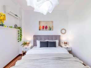 Modern Escape Near Riviera & Niarchos Foundation!