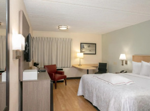 Red Roof Inn PLUS+ Miami Airport