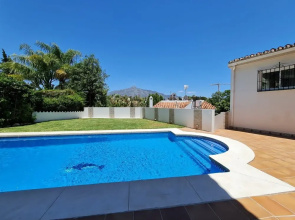 Stunning 2 bed Pool Apartment in Marbella