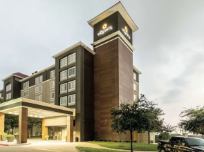 La Quinta Inn and Suites Dallas Arlington North