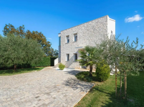 Mirjana House with Apartments