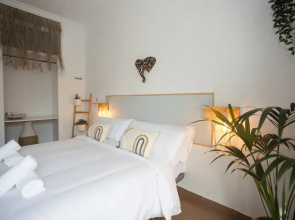 Naim Guest House Nerja