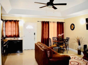 Kingston Guest Apartment at El Gabriel